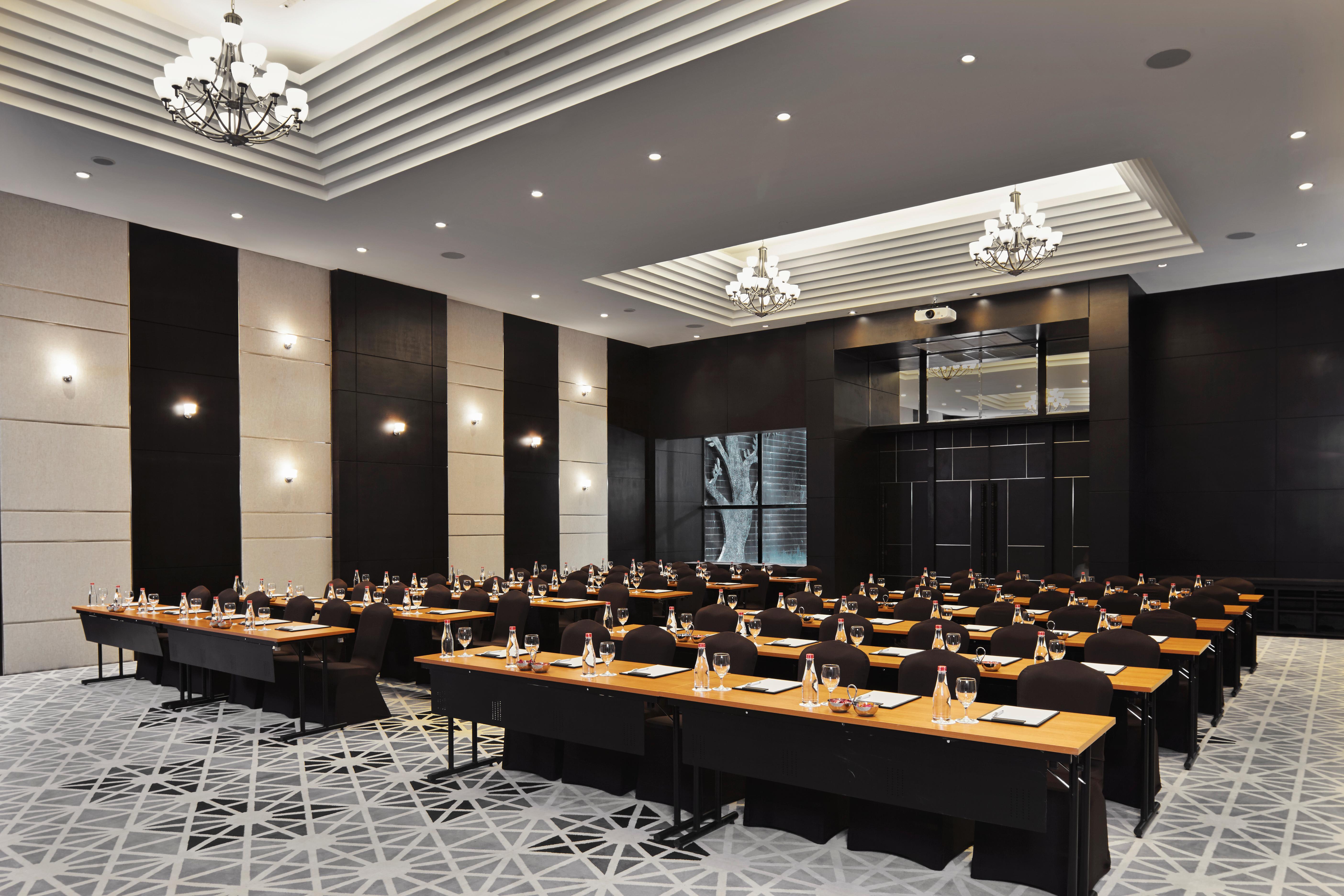 Moevenpick Hotel Sukhumvit 15 Bangkok Exterior photo Meeting room