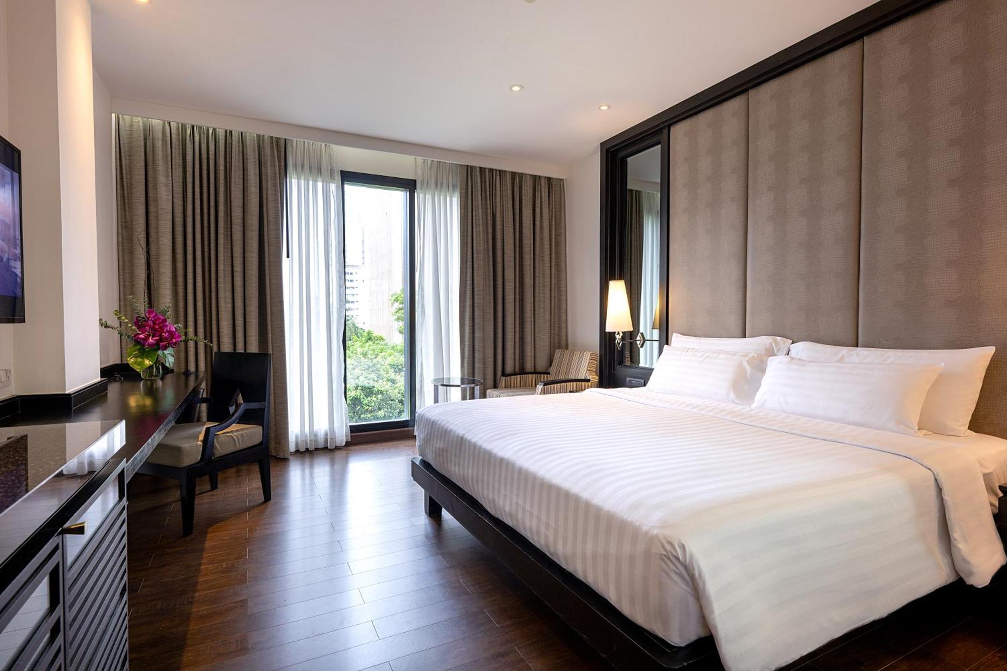 Moevenpick Hotel Sukhumvit 15 Bangkok Exterior photo Deluxe Room
