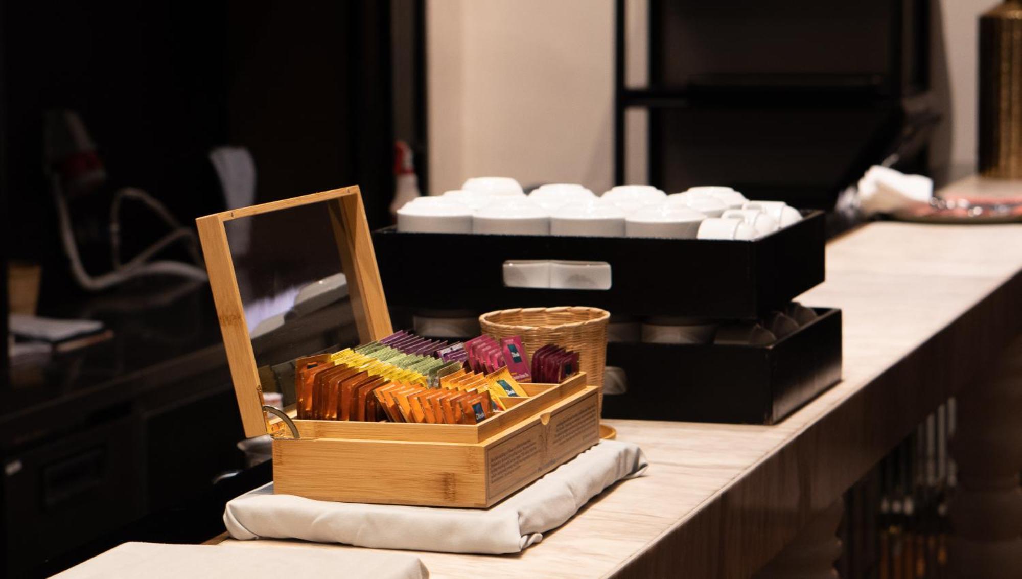 Moevenpick Hotel Sukhumvit 15 Bangkok Exterior photo Tea bags