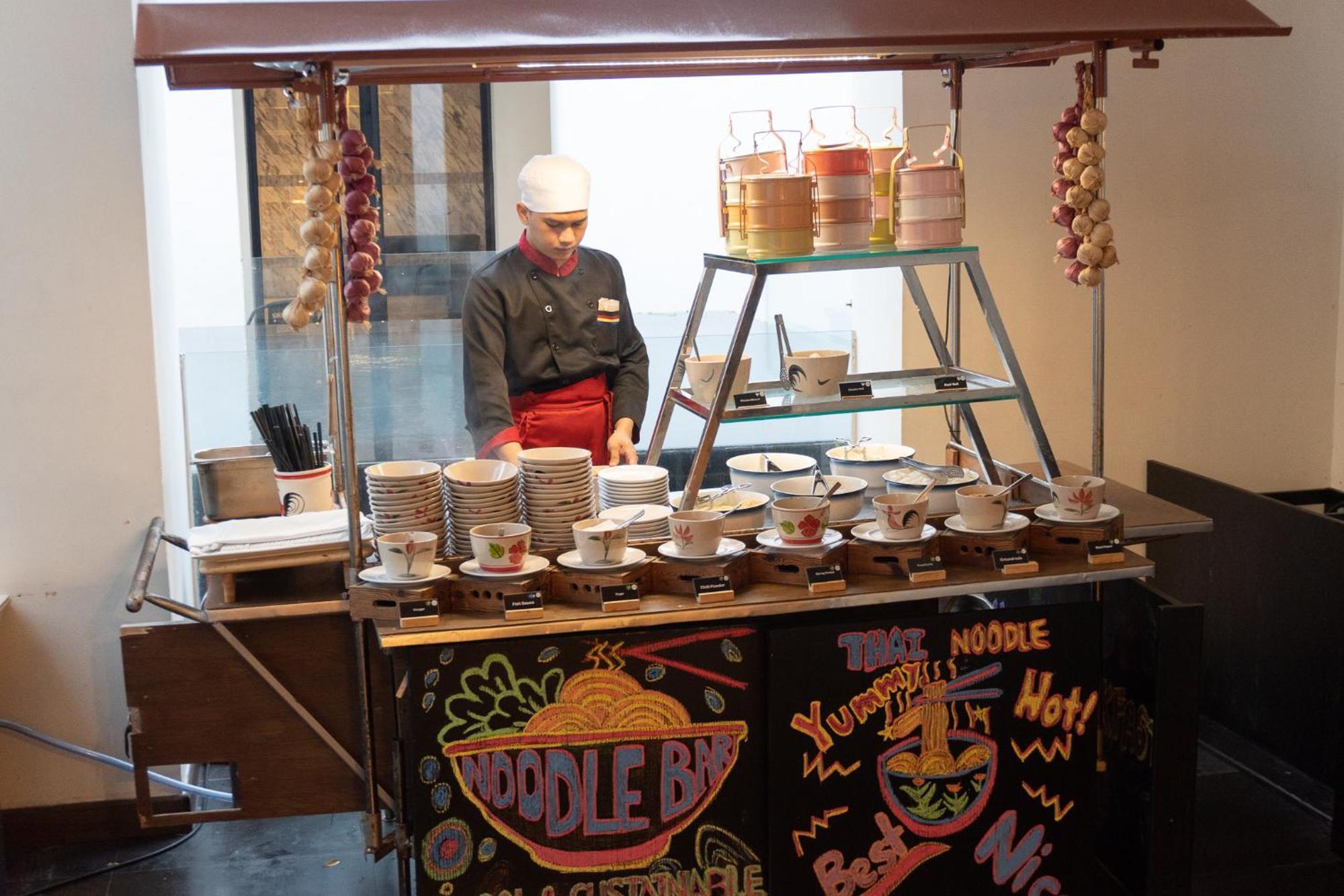 Moevenpick Hotel Sukhumvit 15 Bangkok Exterior photo A noodle bar in Prague